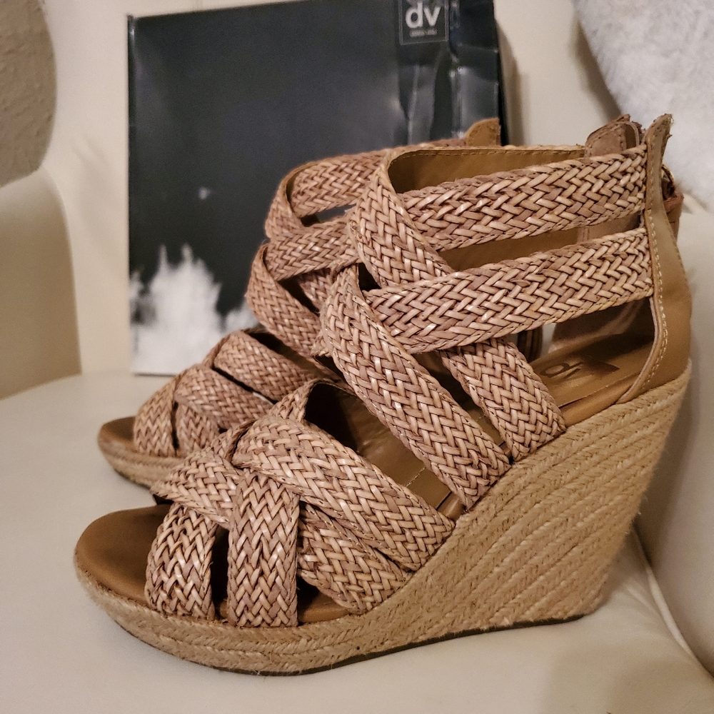 Fabulous Dolce Vita sandals SZ 7. EXCELLENT